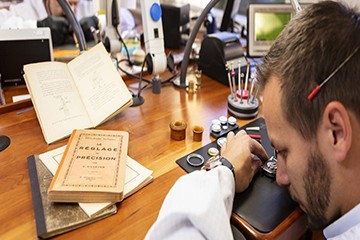 浪琴石英表机芯保养